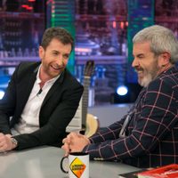 Pablo Motos tentado de la risa por "la pregunta incómoda" de Lorenzo Caprile a los políticos