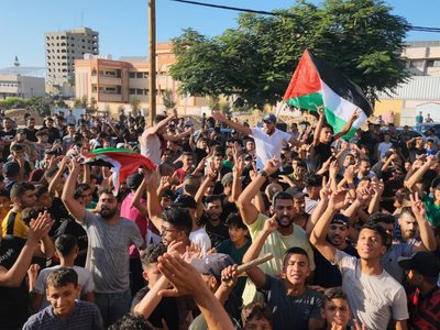 Miles de personas salen a las calles de Gaza en inusual muestra de descontento con Hamas