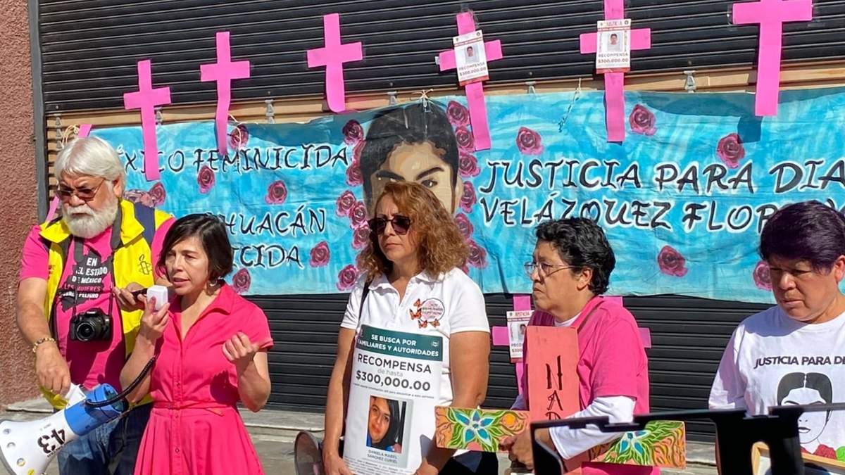 Protesta frente a la Fiscalía de Edomex