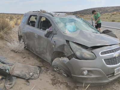 Siniestro vial: una familia de Junín de los Andes volcó en la Ruta Nacional 234