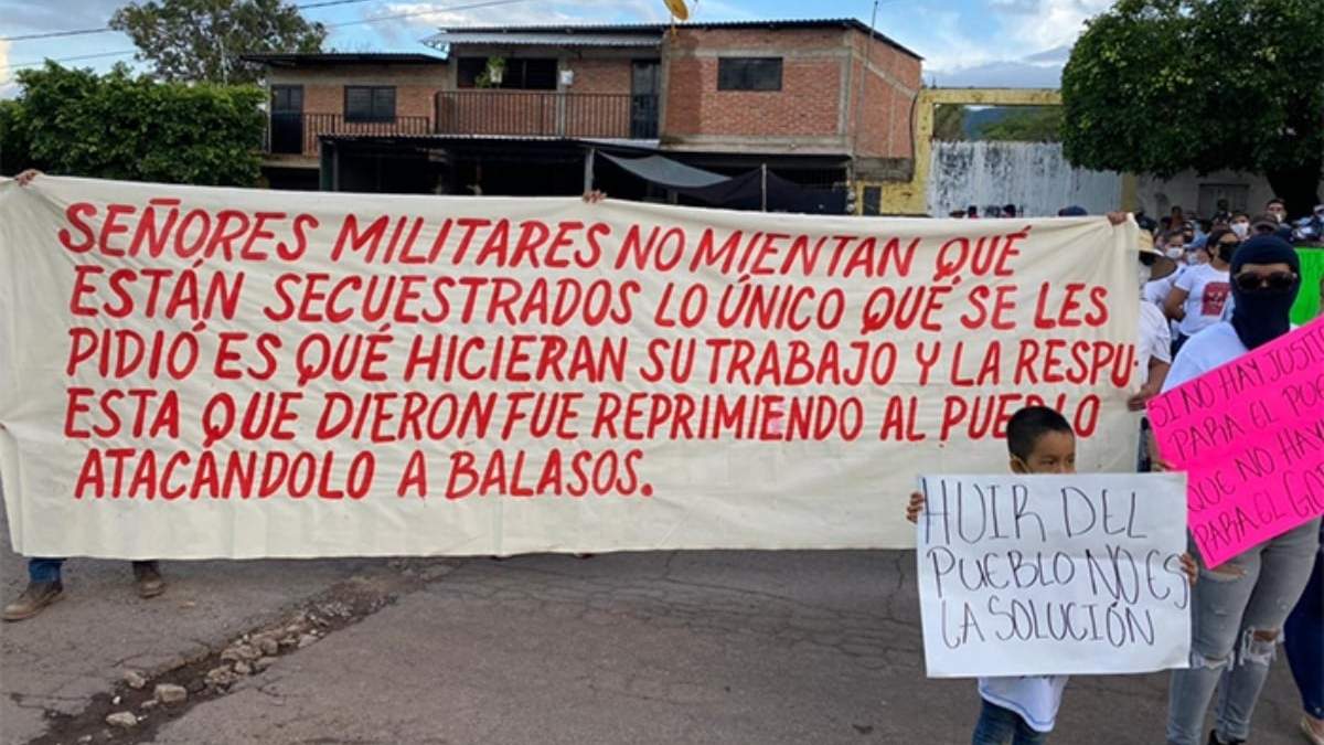 Una protesta de habitantes de Aguililla, Michoacán