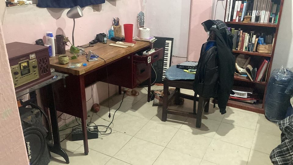 Departamento del reportero Eduardo Yener de los Santos luego del robo de equipo de trabajo