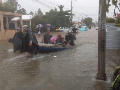 Caudal crecido del río Huacapa por John se lleva casas de habitantes en Chilpancingo (Videos)