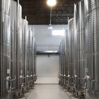 El INV donó 70 mil litros de alcohol para afrontar la pandemia