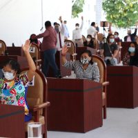 Diputados frenan decisión de Murat de descontar 10% al salario de burócratas