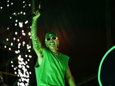 Feid y Karol G son los máximos ganadores de los Latin AMAs