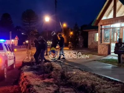 Un hombre tenía pedido de captura, apuñaló a un vecino y terminó preso