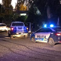Conducía alcoholizado en Centenario y lo detuvo la policía luego de una persecución por el casco viejo