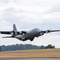 Cinco días después del tsunami, llegaron a Tonga los primeros aviones con ayuda humanitaria