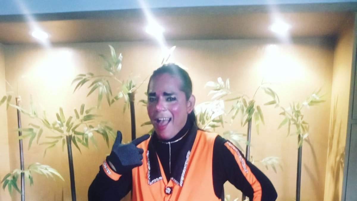 En la imagen, el comediante conocido como "El Teco"