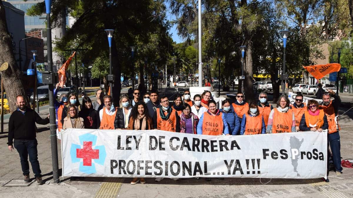 Médicos de Neuquén piden que se trate su ley en la Legislatura. Fuente: (Facebook)