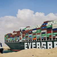 Así avanza el operativo maratónico para liberar el Canal de Suez