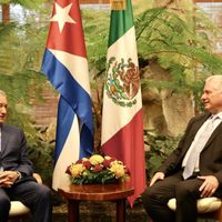 AMLO se reúne con Díaz-Canel en Cuba y coloca ofrenda floral en monumento a José Martí