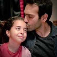 El vínculo real que une a Bugra Gülsoy y Beren Gökyıldız de "¿Y tú quién eres?", la novela de Telefe