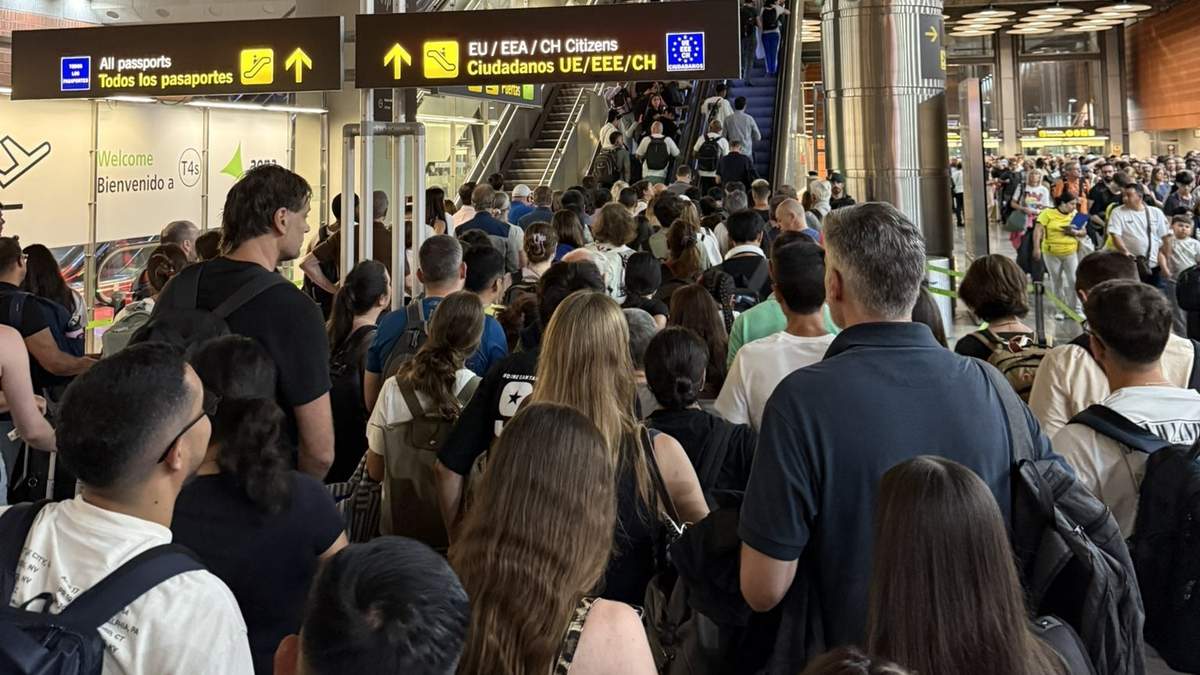 Reportan fallas y colapso en el Aeropuerto Internacional de Madrid