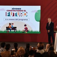En programa de jóvenes, 378 mil ya reciben beca; el 58% son mujeres: Alcalde