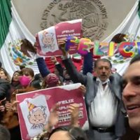 Exigen destituir al director del Canal del Congreso por transmitir mañanitas a AMLO