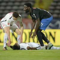 Infarto en pleno partido arrebata la vida al futbolista camerunés Patrick Ekeng