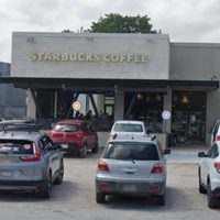 En pleno centro de Tulum, ingresan a un Starbucks y matan a empresario