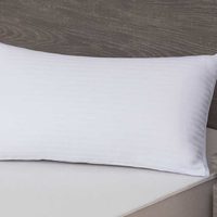 El truco de los expertos para lavar tus almohadas en el lavarropas y quitarles las manchas más complejas