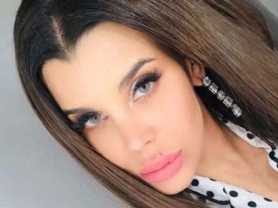 "¡Es un fuego!": Charlotte Caniggia se descuidó al subirse a un cuatriciclo y ¡quedó todo al aire!
