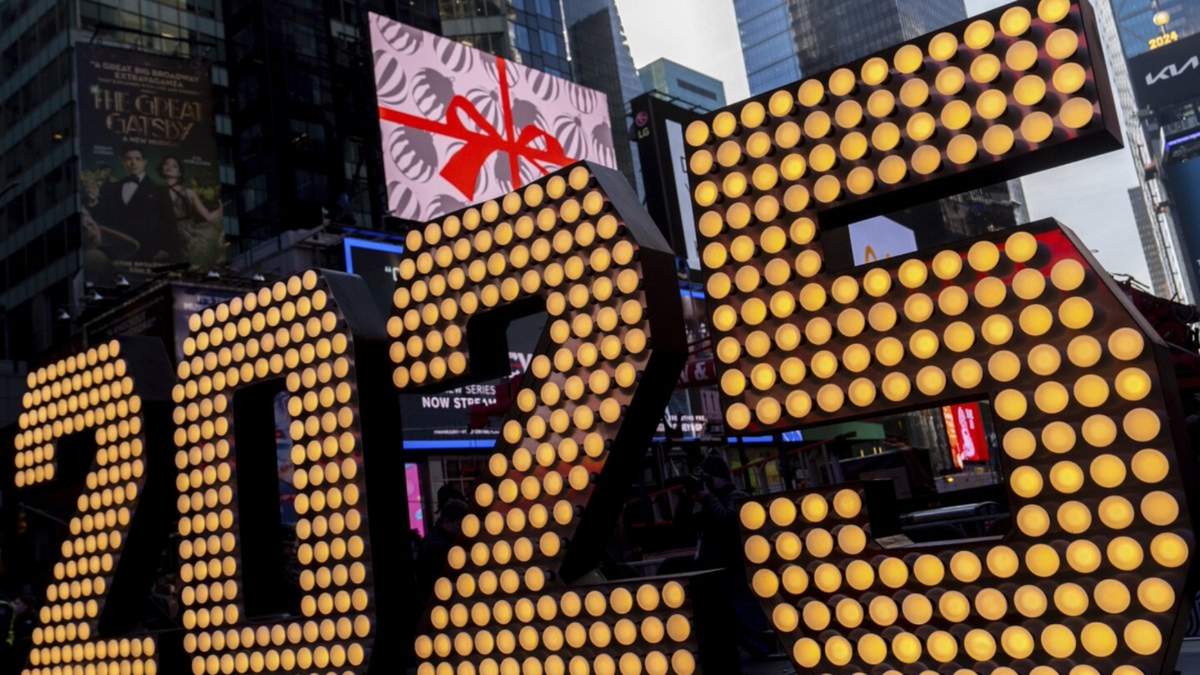 Los números del año nuevo 2025 en Times Square, el 18 de diciembre de 2024, en Nueva York