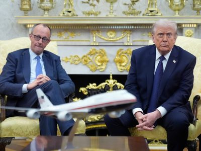 Trump prefiere un gobierno moderado en Irán a "otro lunático"