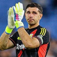 El "Dibu" Martínez se fue llorando tras el triunfo del Aston Villa