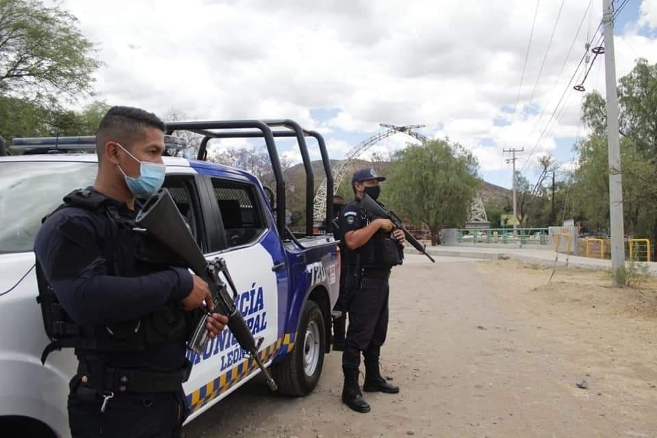 Elementos policiales de León