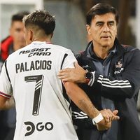 “Es un buen pibe”: Gustavo Quinteros defendió a Carlos Palacios de las críticas en Boca