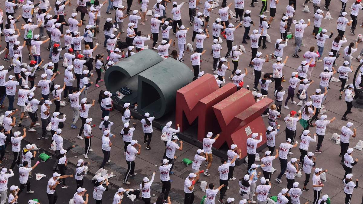 Los participantes en "La Clase de box más grande del mundo"