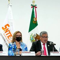 SNTE entrega pliego petitorio a la SEP: estas son sus principales demandas