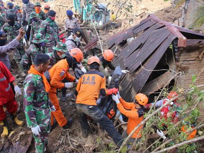 Deslizamiento de tierra en Indonesia deja 2 fallecidos y varios desaparecidos