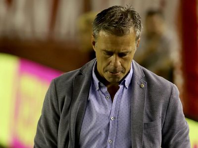 Al final, Lucas Pusineri sigue en Atlético Tucumán en una semana de caos