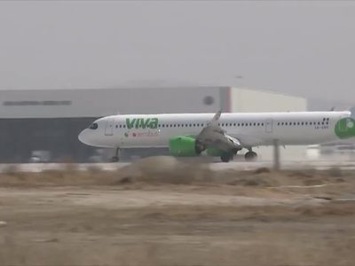 Fuego en motor de un avión de Viva Aerobus provoca desalojo de pasajeros (Video)