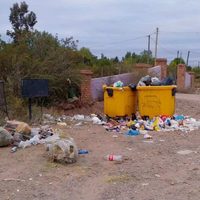 Basura desparramada: vecinos de Luján y de Ciudad piden más contenedores de basura