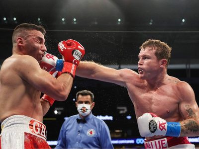 Canelo Álvarez derrotó a Yildirim y anunció la pelea del año