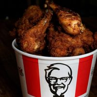 Nunca más tires los baldes de pollo de KFC vacíos: creá este contenedor estilo Pinterest para ordenar tu casa