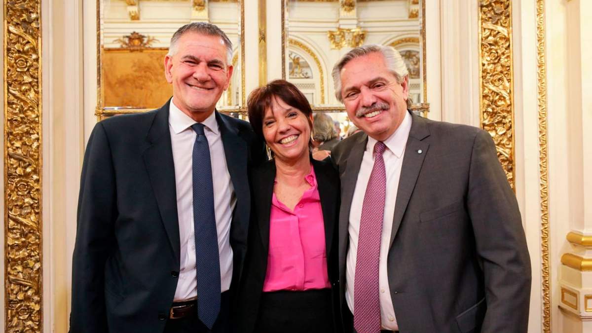 Carlos Castagneto, Mercedes Marcó del Pont y Alberto Fernández. Fuente: (Twitter)