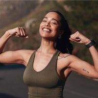 Solo 4 minutos por día: la rutina de entrenamiento que tonifica brazos sin pesas y desde la comodidad de tu casa
