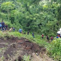 Mueren ocho personas al volcar autobús en carretera Tepic-Puerto Vallarta