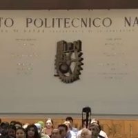 Forcejeo de policías con alumnos, agresiones a la prensa y blindaje al evento, marcan la visita de Arriola al IPN