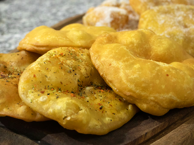 Ganale al frío con estas tortas fritas saladas de queso, crocantes por fuera y tiernas por dentro que son un 10