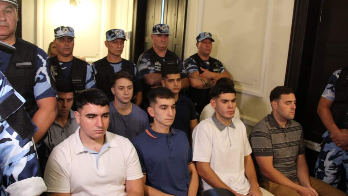 Los acusados por el crimen de Fernando Báez Sosa escucharon el veredicto de los jueces. Fuente: (Infobae)