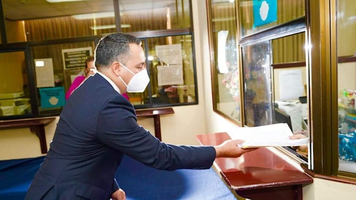 El fiscal de El Salvador, Rodolfo Delgado, en la Corte Suprema de Justicia