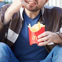 McDonald's gana 7 mil 545 millones de dólares en 2021, un 59% más