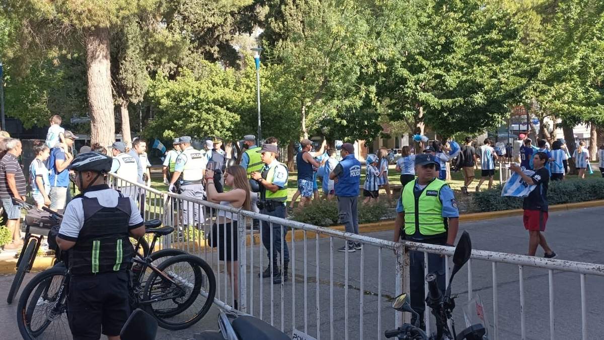 Una vez más, fuerte operativo en el marco del partido de la selección. Fuente: (Emiliano Ortiz)