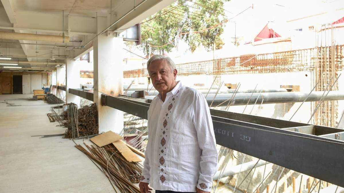 El presidente publicó imágenes de la supervisión de la construcción del Hospital General Regional no. 25 "Zaragoza" del IMSS en Iztapalapa