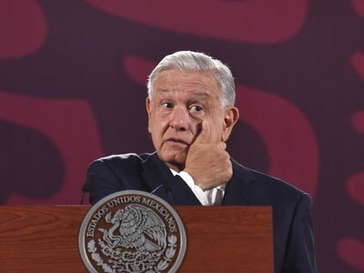 Pueblo de Bolivia defendió la democracia ante intento de golpe de Estado: AMLO