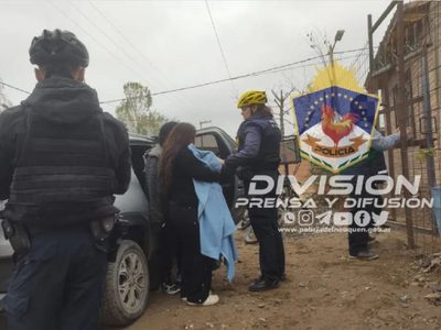 Una mujer bicipolicía asistió a una joven en un parto en la vía pública